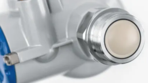 optiwave-fmcw-radar-level-transmitter-peek-lens-close-up